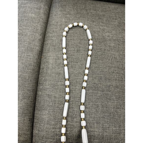 VTG Trifari White Beaded Necklace Gold Tone Classy Classic Fun Boho - Picture 5 of 5